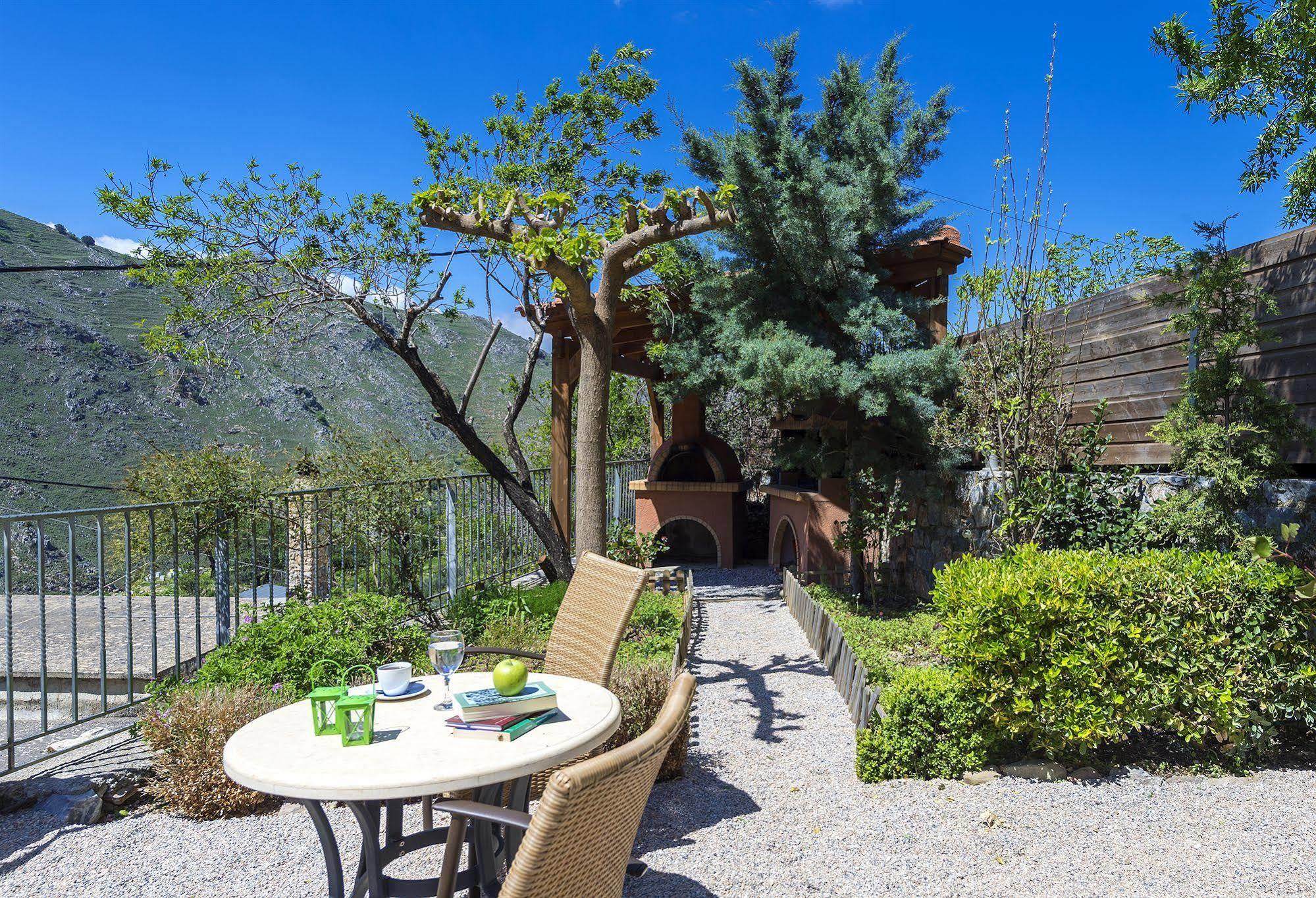 Apirathes Residence Zoúrva Esterno foto